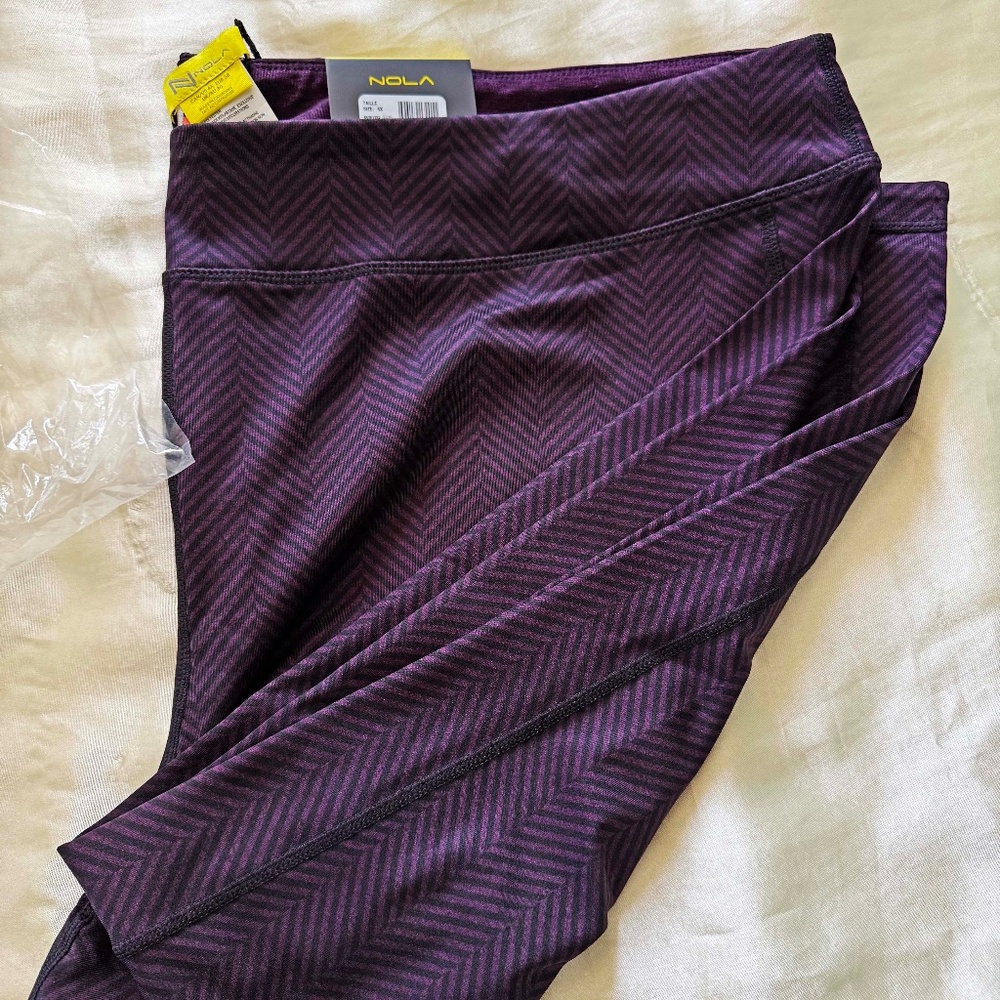 LEGGINGS, "SILKY" FABRIC, REVERSIBLE, WINTERBLOOM (Grape & Black), SZ 4X, NOLA